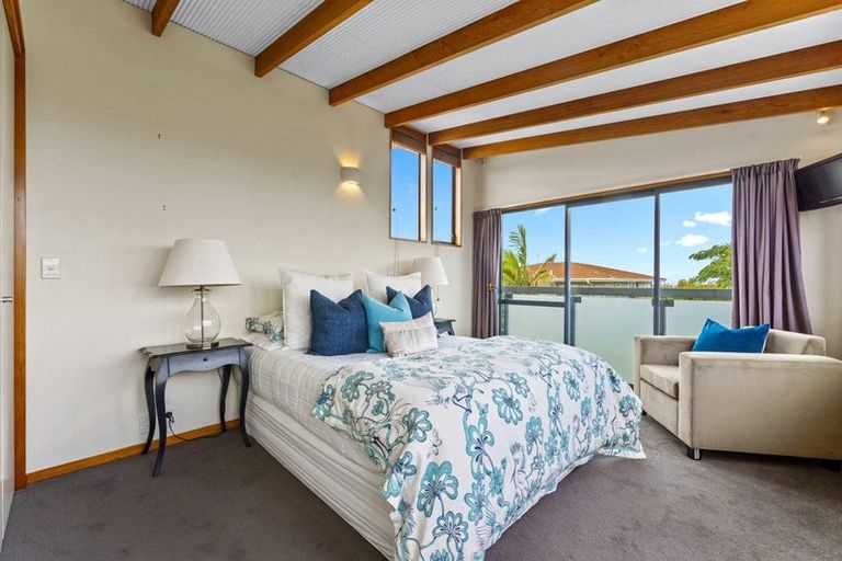 Photo of property in 65 Forrest Hill Road, Milford, Auckland, 0620