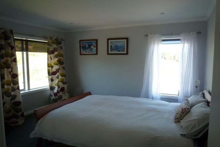 Photo of property in 18 Lakshmi Place, Khandallah, Wellington, 6035