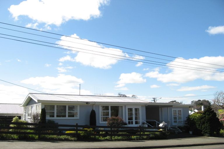 Photo of property in 2 Signal Street, Marton, 4710