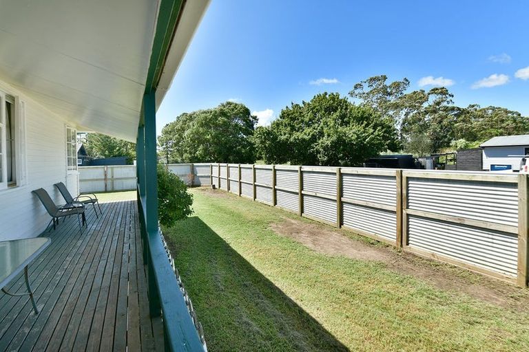 Photo of property in 2/11 Parakai Avenue, Parakai, 0830