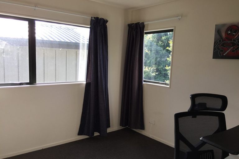 Photo of property in 135d Triangle Road, Massey, Auckland, 0614