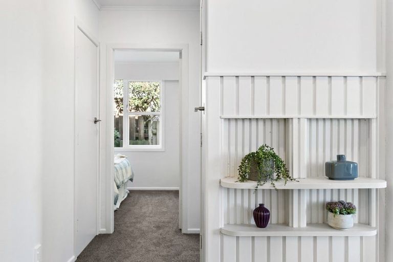 Photo of property in 11 Lomond Street, Newlands, Wellington, 6037