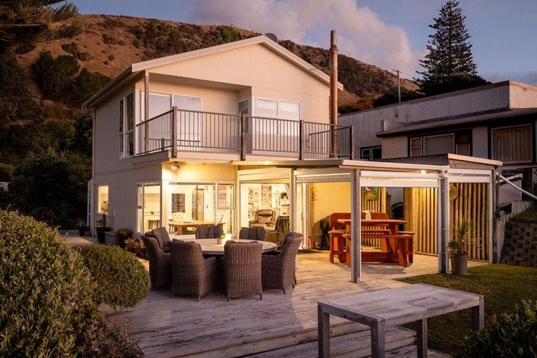 Photo of property in 52 Ames Street, Paekakariki, 5034