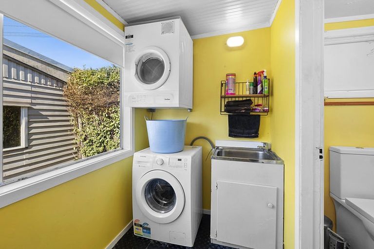 Photo of property in 95 Pioneer Road, Moturoa, New Plymouth, 4310