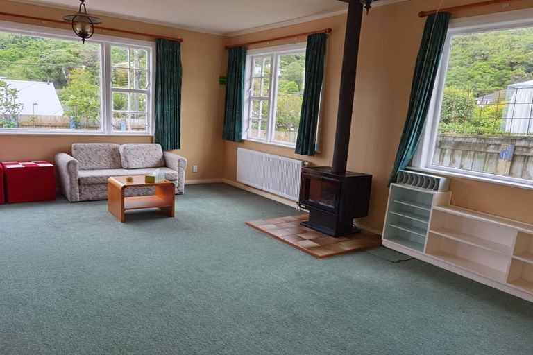 Photo of property in 104 Parkvale Road, Karori, Wellington, 6012