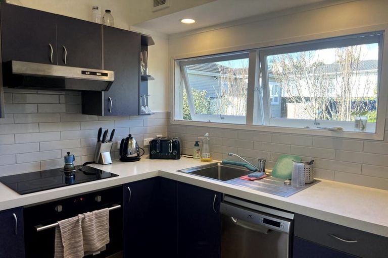 Photo of property in 1/3 Exmouth Road, Northcote, Auckland, 0627