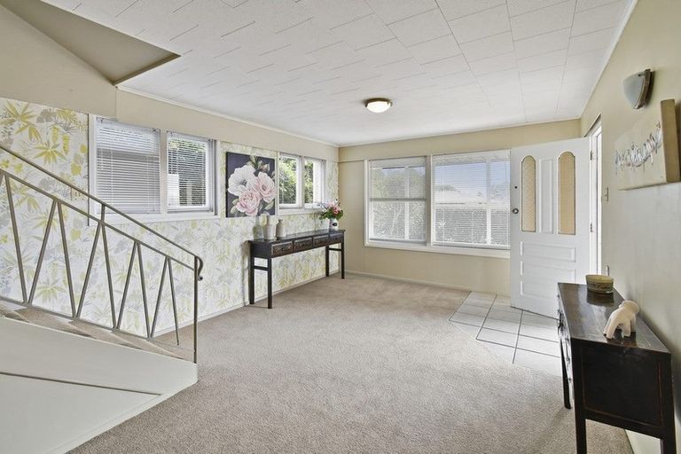 Photo of property in 8 Hamlet Place, Pukekohe, 2120