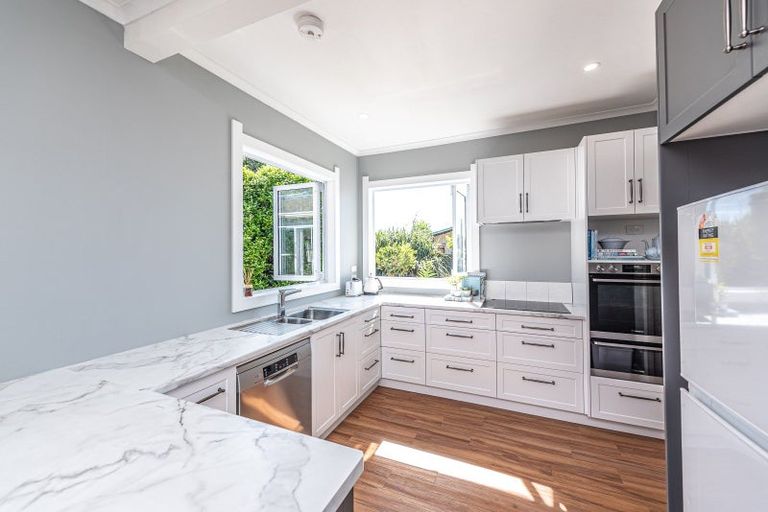 Photo of property in 2 Godwin Crescent, College Estate, Whanganui, 4500