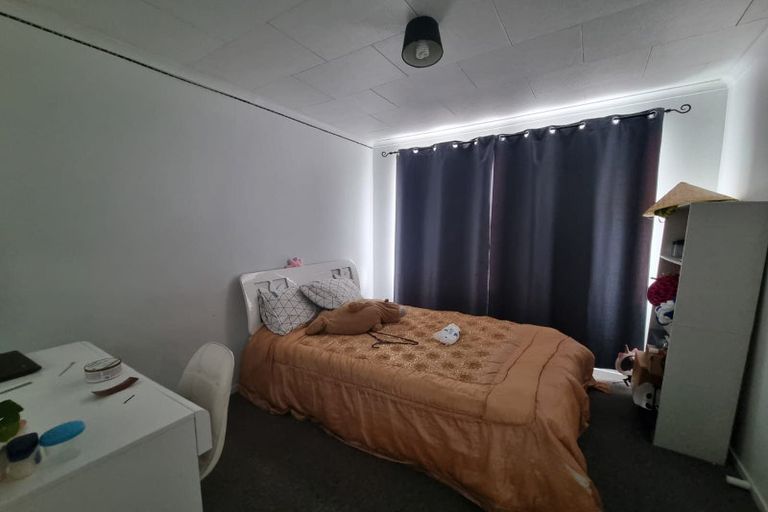 Photo of property in 45 Hobsonville Road, West Harbour, Auckland, 0618