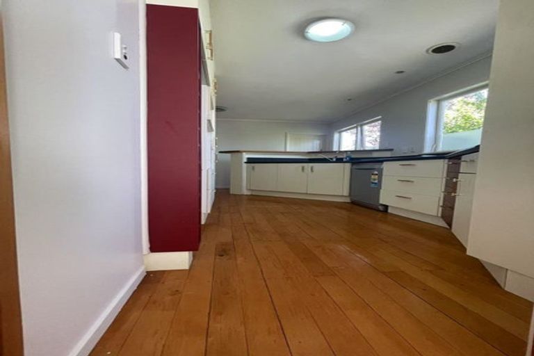 Photo of property in 6 Raines Avenue, Forrest Hill, Auckland, 0620