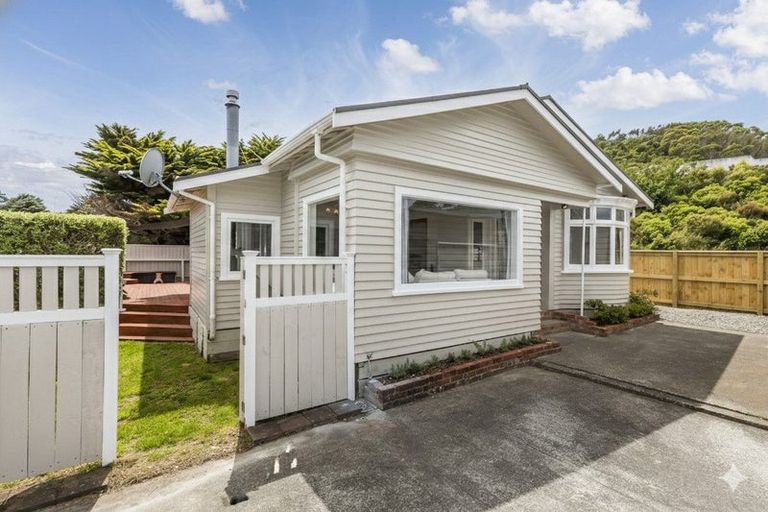 Photo of property in 43a Collins Avenue, Tawa, Wellington, 5028