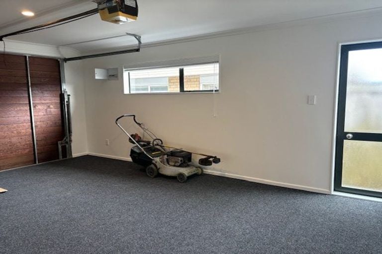 Photo of property in 1/20 Greta Place, Stanmore Bay, Whangaparaoa, 0932