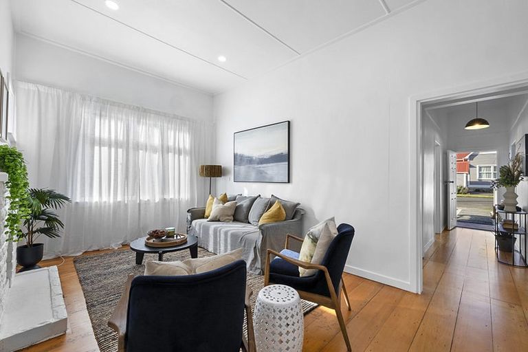 Photo of property in 42 Hine Street, New Plymouth, 4310