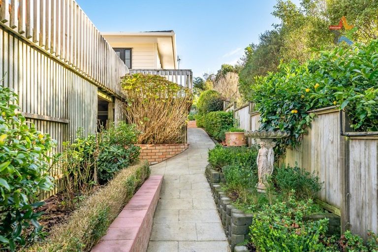 Photo of property in 44 Arahiwi Grove, Tirohanga, Lower Hutt, 5010