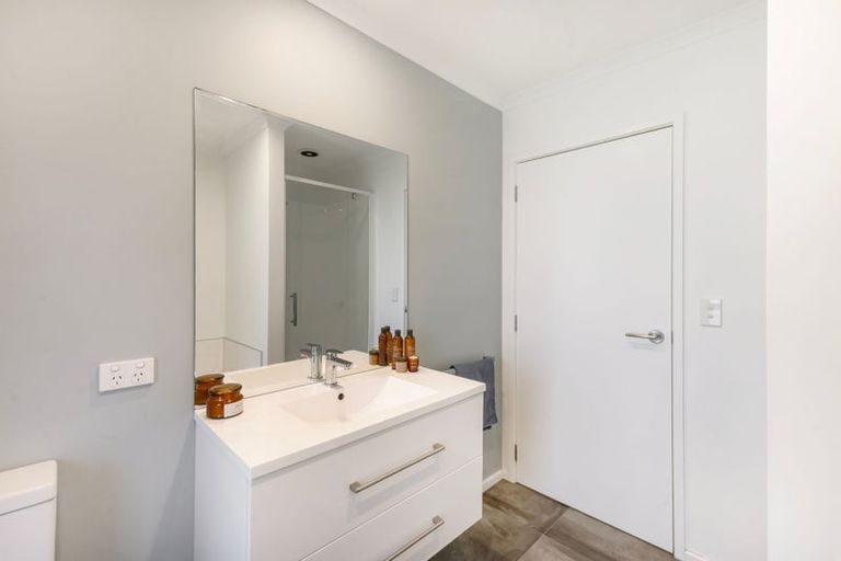 Photo of property in 99 Banks Street, Marfell, New Plymouth, 4310