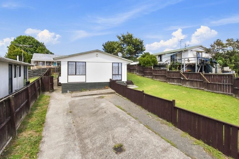 Photo of property in 2/8 Nearco Street, Randwick Park, Auckland, 2105