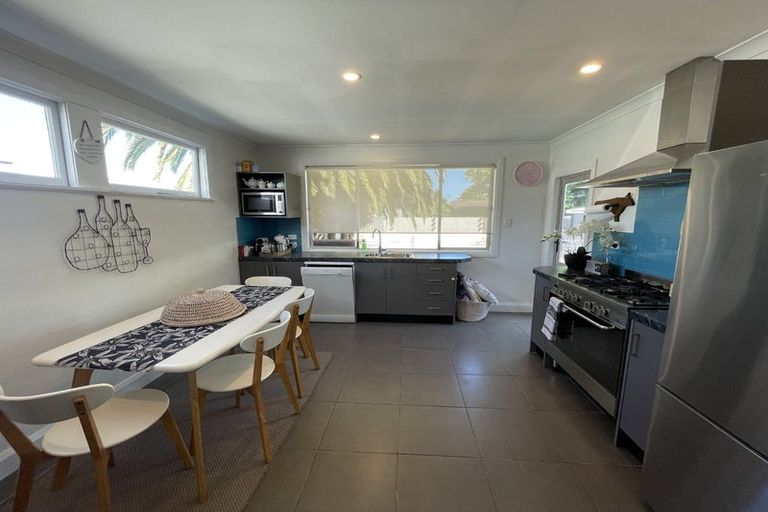 Photo of property in 1107 Caroline Road, Mayfair, Hastings, 4122