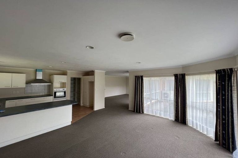 Photo of property in 25 Glenross Drive, Wattle Downs, Auckland, 2103