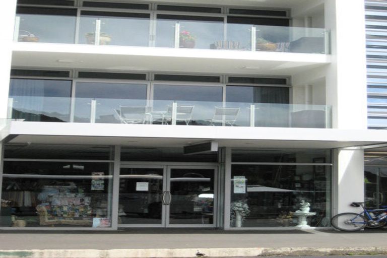 Photo of property in 12-20 London Quay, Picton, 7220