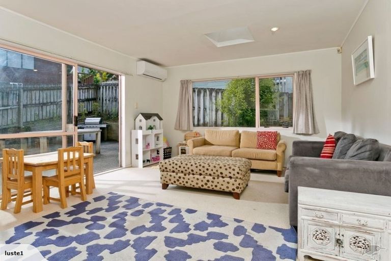Photo of property in 1/39 Witheford Drive, Bayview, Auckland, 0629
