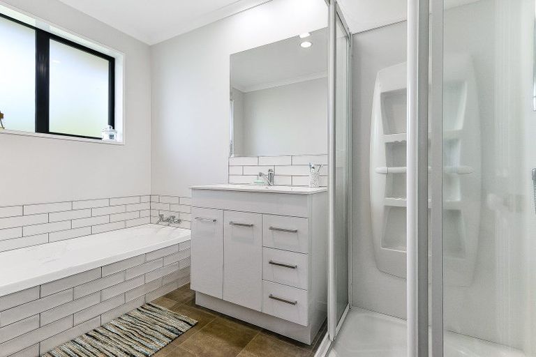 Photo of property in 21 Mangakoea Place, St Andrews, Hamilton, 3200