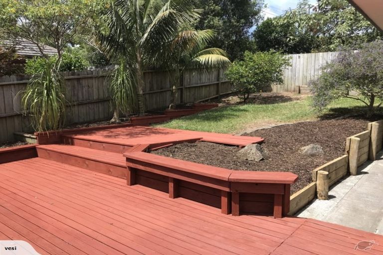 Photo of property in 13a Jacanas Place, Unsworth Heights, Auckland, 0632