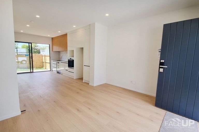 Photo of property in 64e Triangle Road, Massey, Auckland, 0614