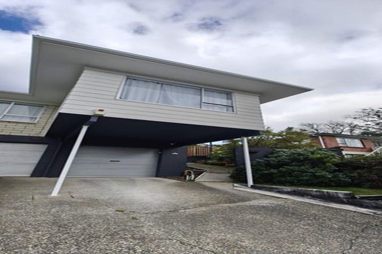 Photo of property in 1/4 Mahuta Grove, Northcote, Auckland, 0627