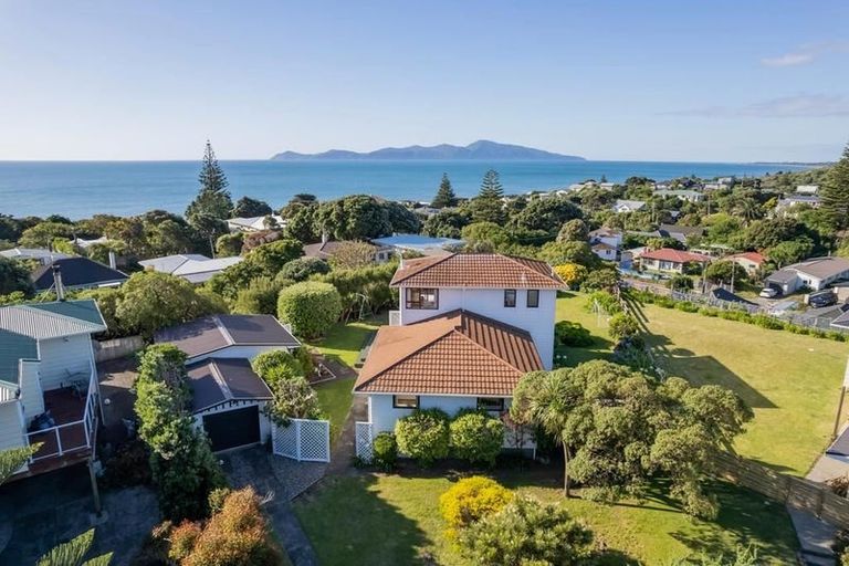 Photo of property in 1 Porter Place, Paekakariki, 5034
