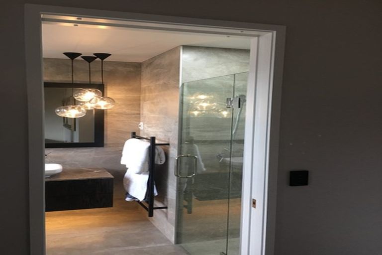 Photo of property in 2 Fife Court, Jacks Point, Queenstown, 9371