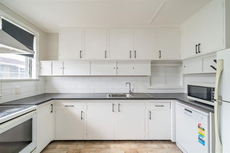 Photo of property in 2/17 Oregon Drive, Maoribank, Upper Hutt, 5018