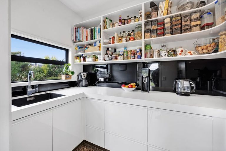 Photo of property in 23 Links Drive, Waiwhakaiho, New Plymouth, 4312