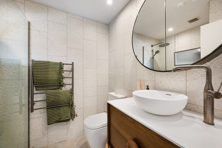 Photo of property in 8b Minaret Ridge, Wanaka, 9305