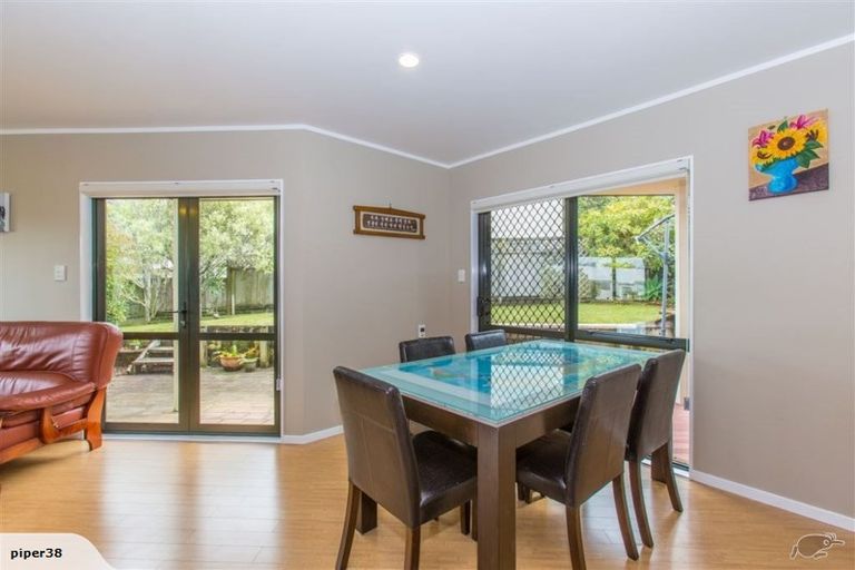 Photo of property in 1/3 Mossop Rise, Glenfield, Auckland, 0629
