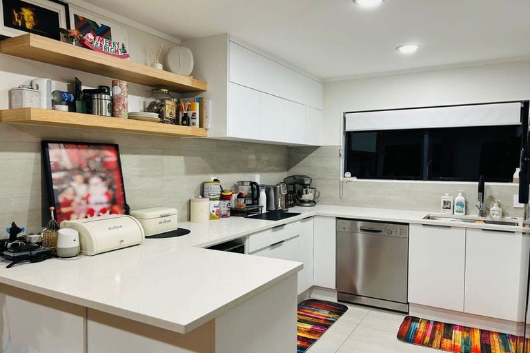 Photo of property in 13 Sunward Rise, Glenfield, Auckland, 0629