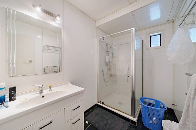 Photo of property in 27 Kohekohe Street, New Lynn, Auckland, 0600