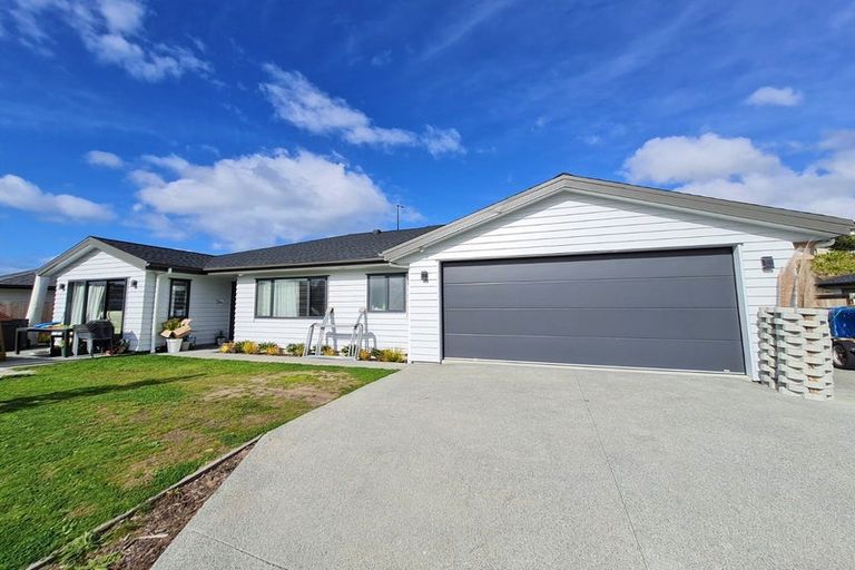 Photo of property in 115 Karepiro Drive, Stanmore Bay, Whangaparaoa, 0932