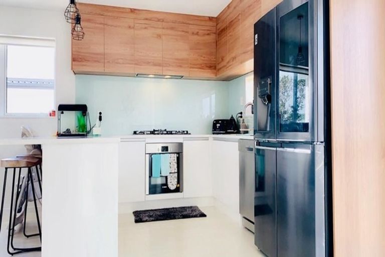 Photo of property in 10a Glenfield Road, Birkenhead, Auckland, 0626