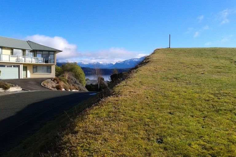 Photo of property in 19 Muriwai Drive, Manapouri, 9679