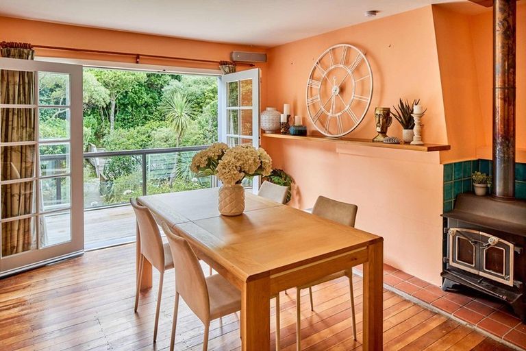 Photo of property in 88 Airlie Road, Plimmerton, Porirua, 5026
