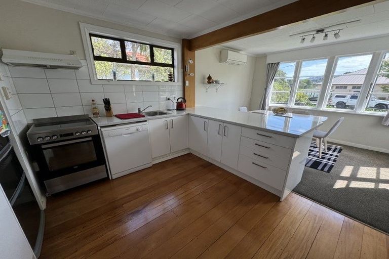 Photo of property in 2 Churton Crescent, Taita, Lower Hutt, 5011