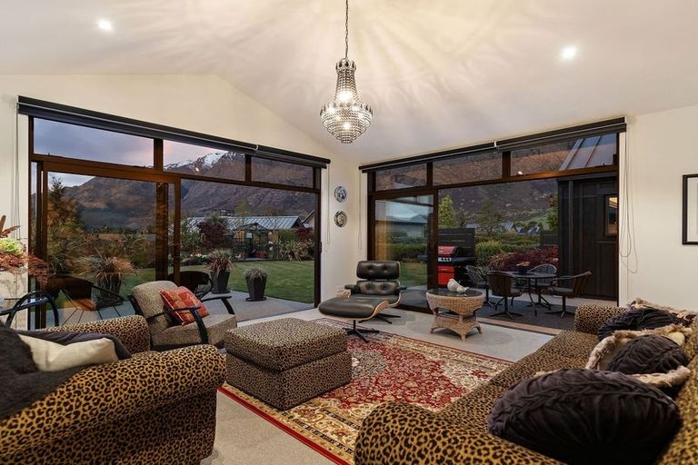 Photo of property in 2 Caithness Court, Jacks Point, Queenstown, 9371