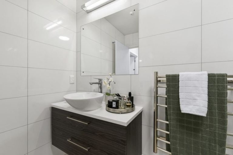 Photo of property in 6 Rewa Rewa Lane, Orewa, 0931