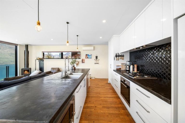 Photo of property in 45 Dart Place, Fernhill, Queenstown, 9300