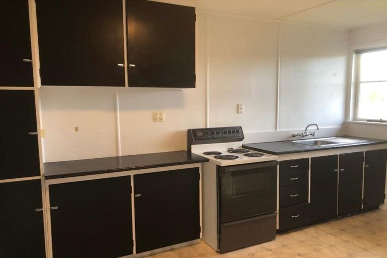 Photo of property in 32 Roberts Line, Kelvin Grove, Palmerston North, 4414