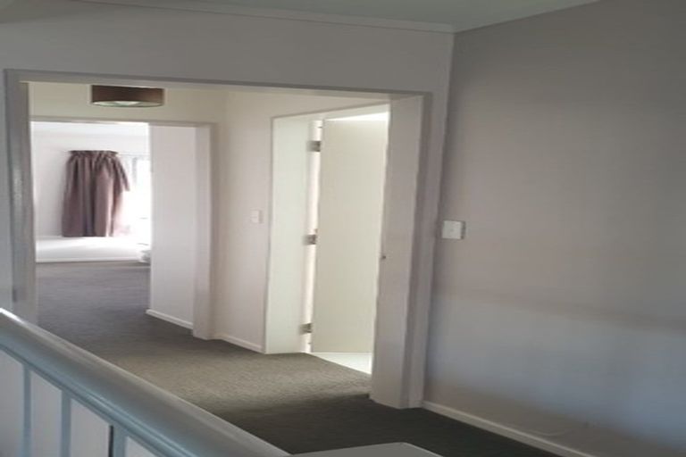 Photo of property in 18 Jasmine Grove, Maungaraki, Lower Hutt, 5010