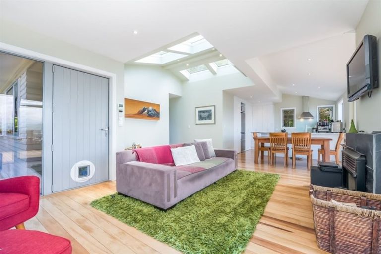 Photo of property in 19 London Road, Korokoro, Lower Hutt, 5012