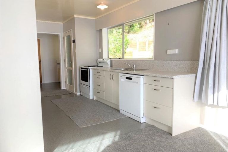 Photo of property in 30 Deller Grove, Silverstream, Upper Hutt, 5019