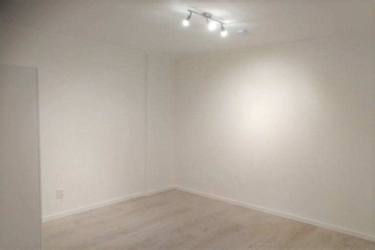 Photo of property in 2/48 Spinella Drive, Bayview, Auckland, 0629