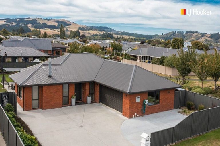 Photo of property in 12 Centre Street, Mosgiel, 9024